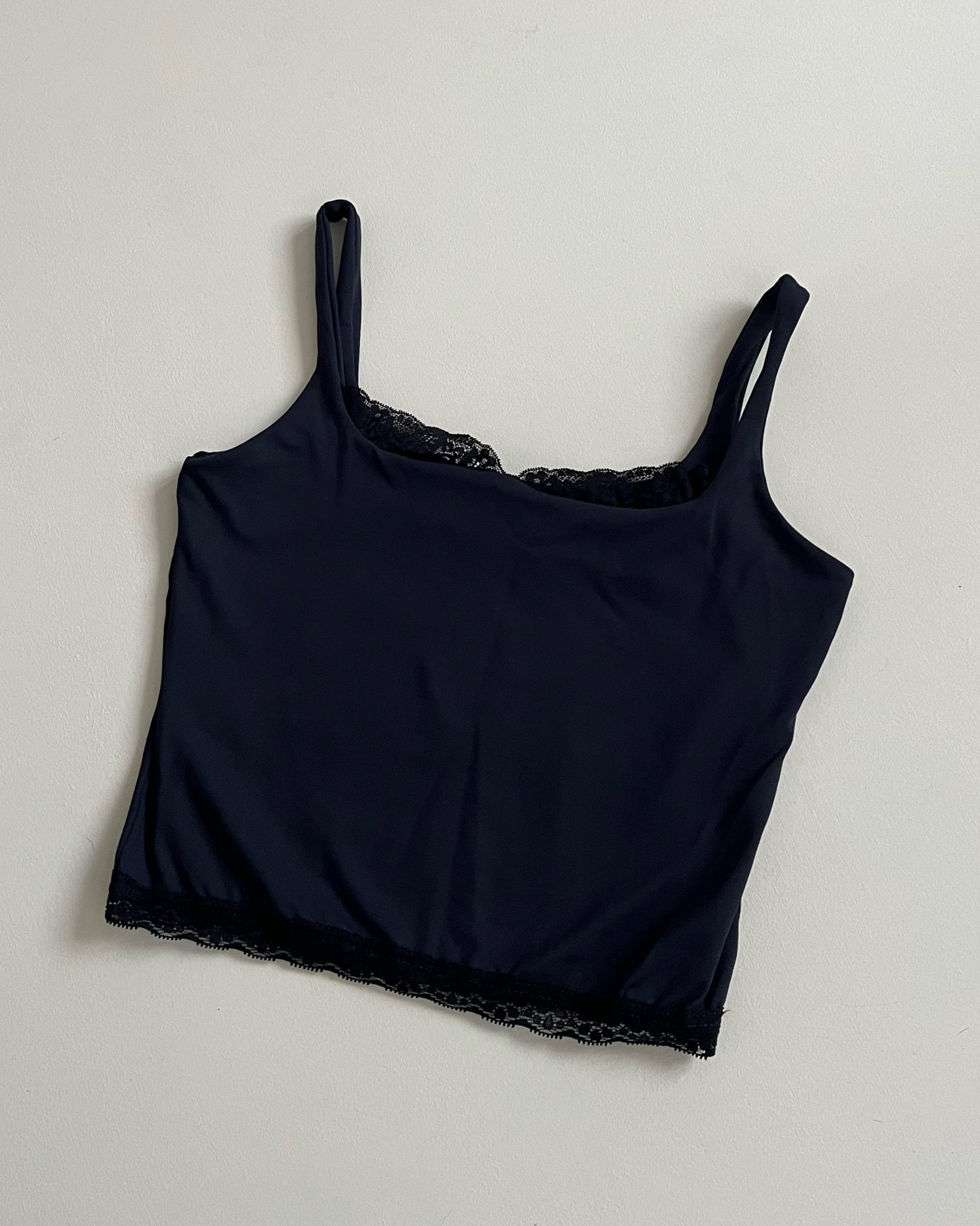 MUSCULOSA CON ENCAJE