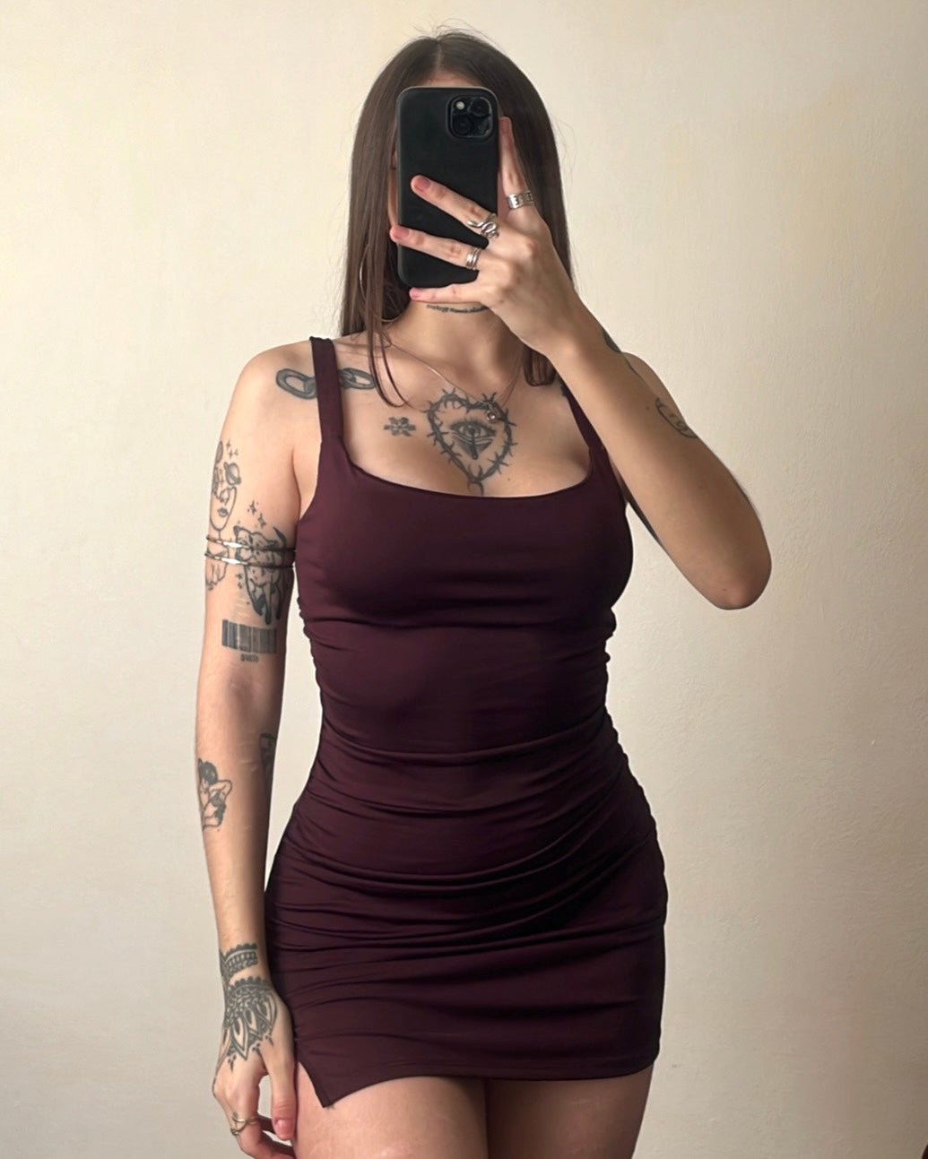 VESTIDO DRAPEADO CON TAJO
