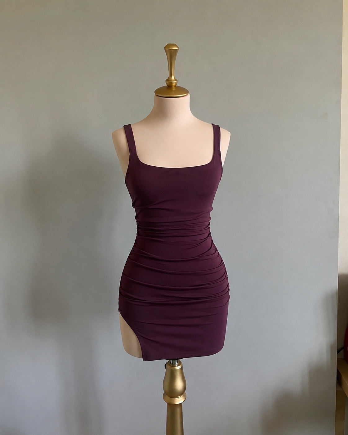 VESTIDO DRAPEADO CON TAJO