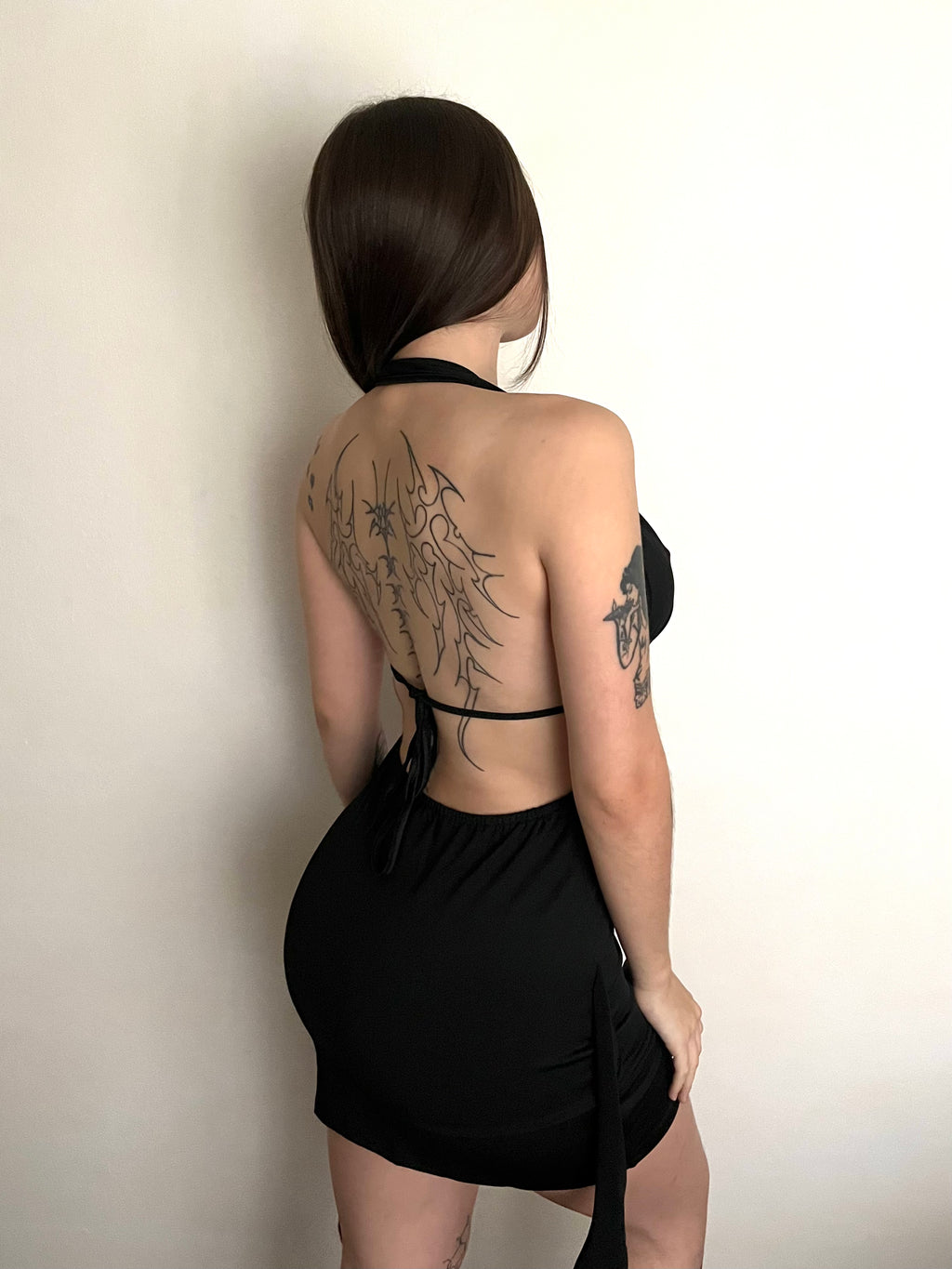 VESTIDO CON TIRAS LATERALES