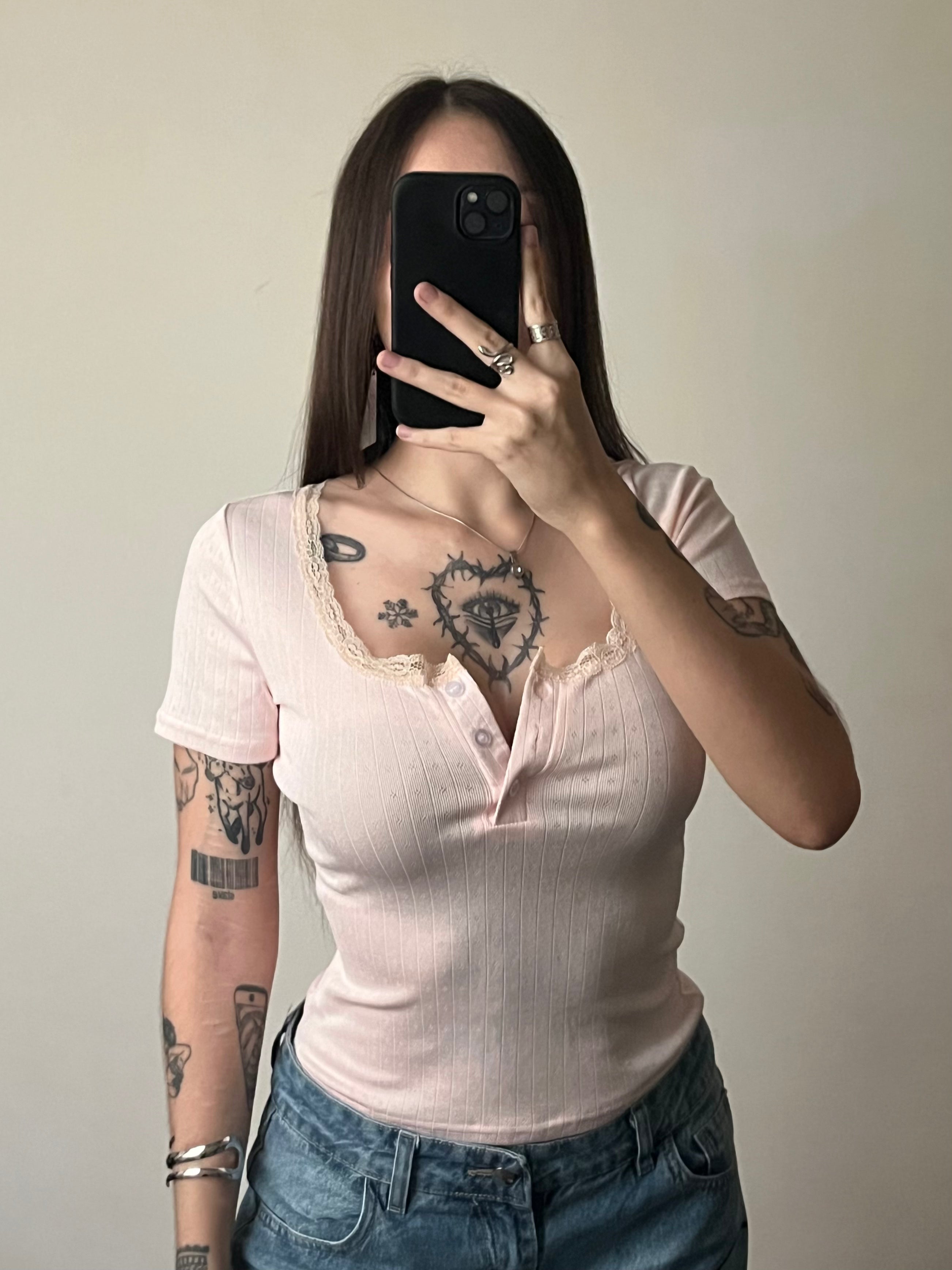 BLUSA ROSA CON PUNTILLA