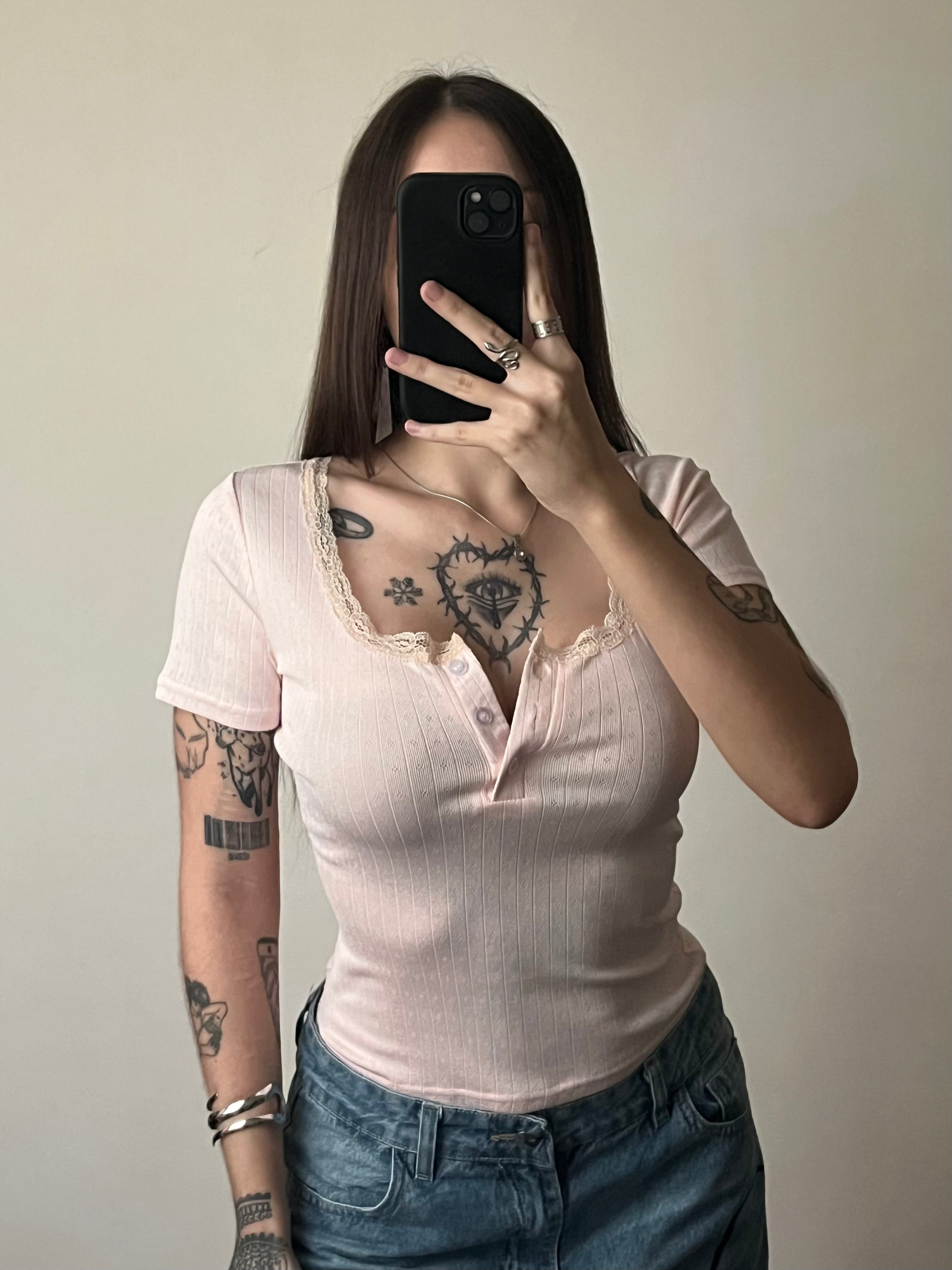 BLUSA ROSA CON PUNTILLA
