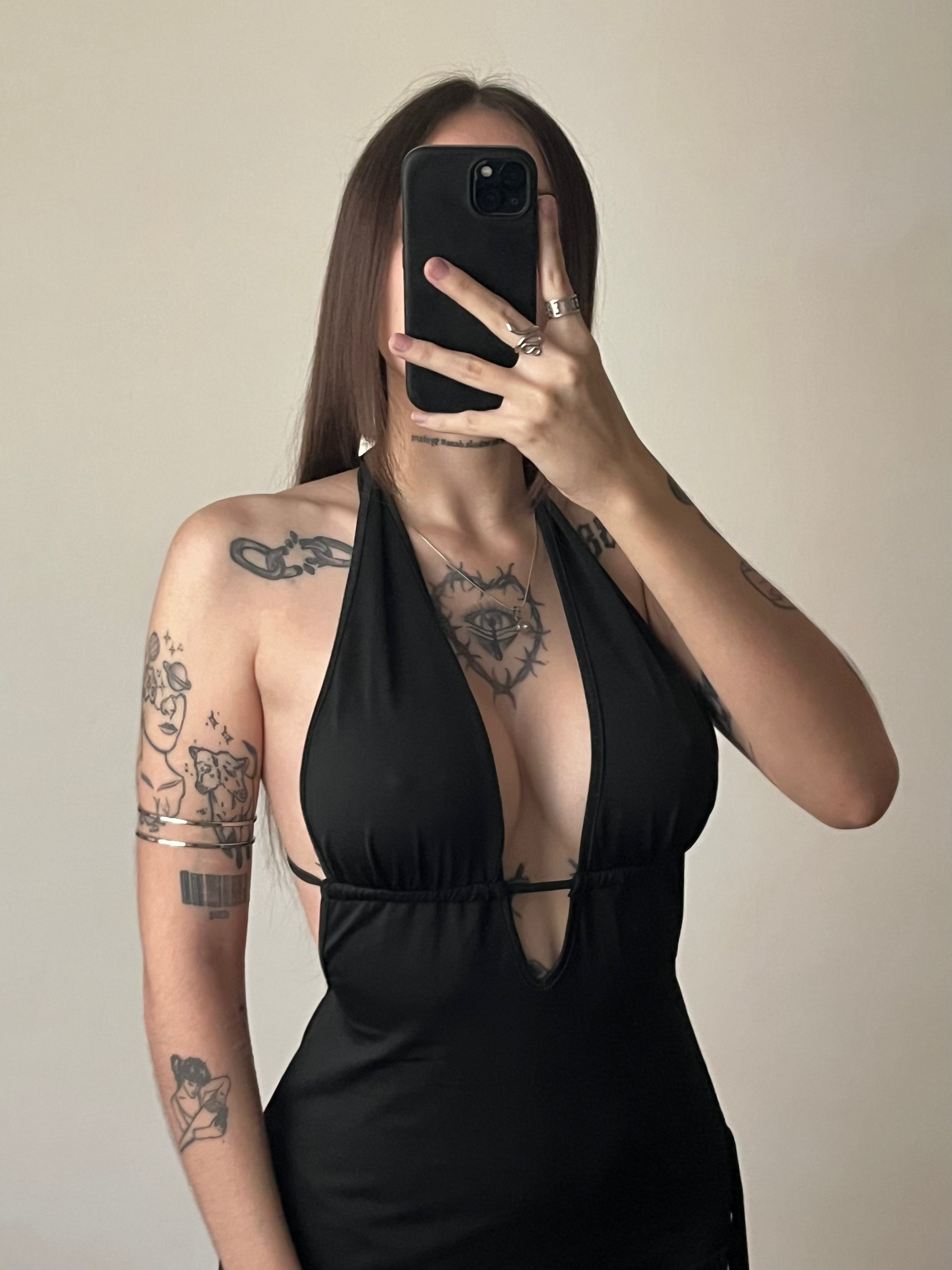 VESTIDO CON TIRAS LATERALES