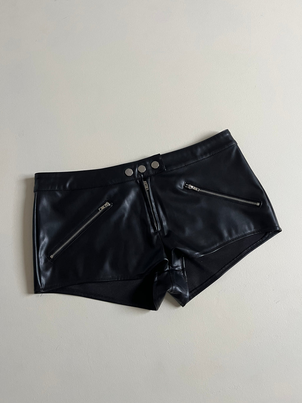 SHORT CUERINA TIRO BAJO