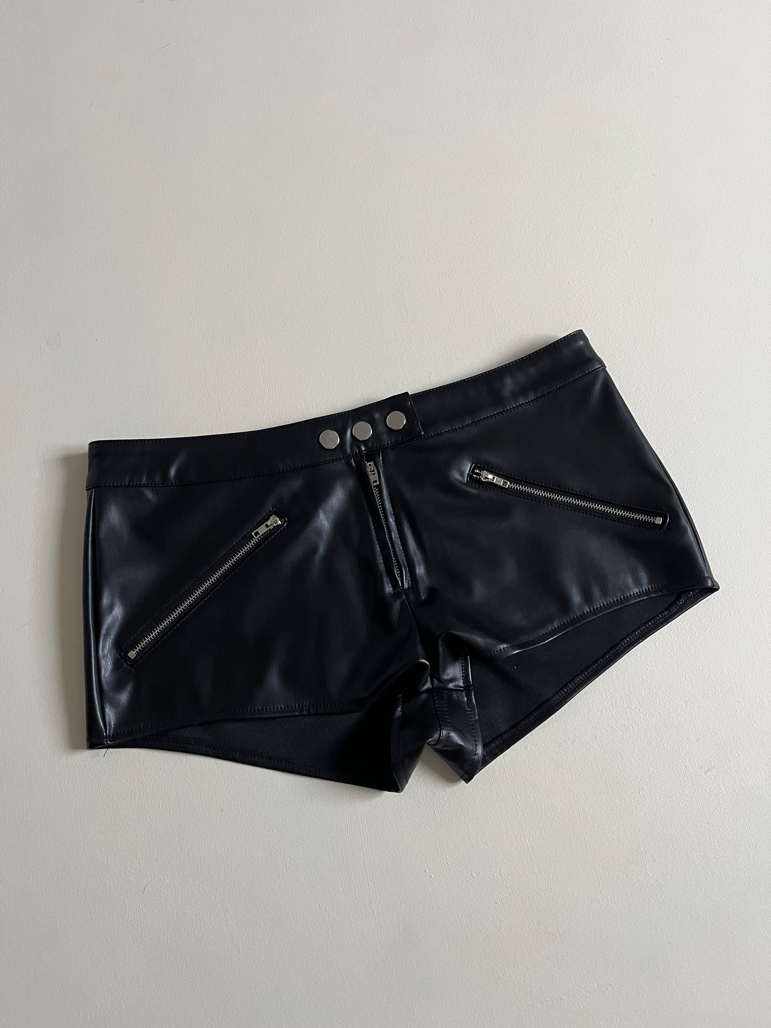 SHORT CUERINA TIRO BAJO